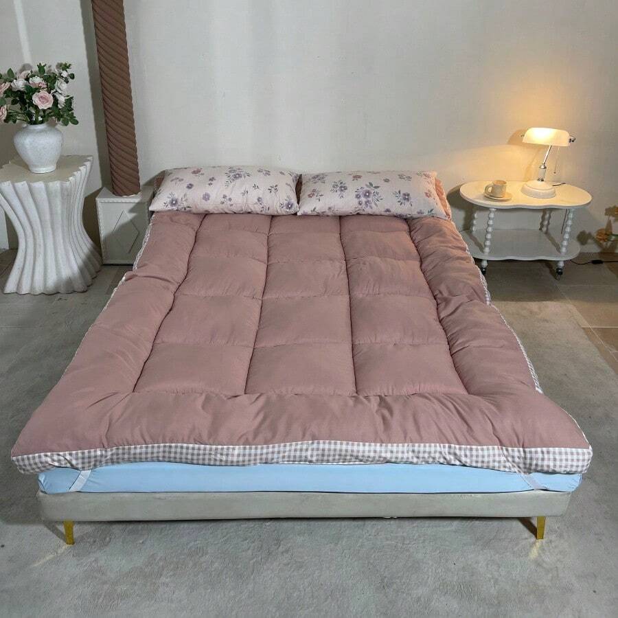 Breathable Comfortable Floor Sleeping Pad, Full Size Soft Foldable Mattress, All-Season Mattress Topper, Suitable For Dorms, Bedrooms, Guest Rooms And RV Camping - Camel - View 1