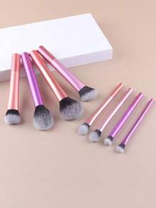 Pinceles de alta calidad, que incluyen pinceles para polvo, pinceles para rubor, pinceles para contorno, pinceles para sombras de ojos y pinceles para iluminador, te ayudan a crear el look de maquillaje perfecto.Set de pinceles de maquillaje - Un imprescindible para viajes y vuelta al colegio - Multicolor - Ver 8
