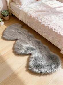 1pc Grey Triple Heart Decorative Rug, Valentine's Day Plush Bedroom Decor, Small Rug, Carpet, Love Home Decor, Living Room Rug, Living Room Small Rug, Bedroom Rug, Living Room Home Decor, Outdoor Rug, Washable Rug - Multicolor - View 3