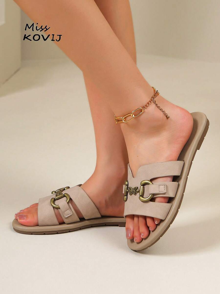 Summer New Women's Beach Flat Sandals, Metal Chain Buckle, Vacation Casual Comfortable, Celebrity Elegant Style - Light Grey - View 1