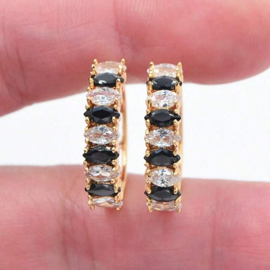 Luxurious Vintage Black & White Synthetic Zirconia Ear Clips With Gold Decoration, Exquisite Women's Jewelry, Ideal Gift For Holidays - Gold - View 1