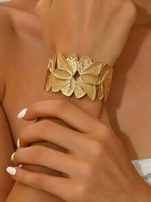 1pc 18K Gold Plated Gold & Silver Stainless Steel Petal Patchwork Bracelet, Fashion Versatile Casual Elegant Classic Chunky Jewelry, Suitable For Women, Friendship Gift, Romantic Gift, Holiday Gift, Daily Wear - Petal Patchwork Bracelet - View 2