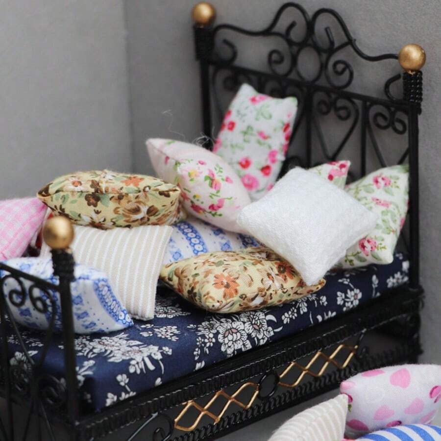 Mini Throw Pillow, Dollhouse Miniature Home Decor Sofa Bedroom Scene Cushion Prop Model Accessory, 1:12 Dollhouse Accessory Throw Pillow Doll Model Accessory, DIY Fabric Sofa Throw Pillow Photography Prop Decoration - Multicolor - View 1