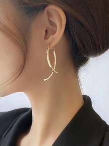 1 Pair Unique Design Geometric Minimalist Fashion High-End Cross Tassel Curved Wave Earrings - Gold - View 4
