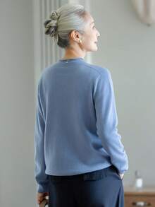 女款時尚藍色羊毛毛衣，柔軟小立領針織上衣，適合萬聖節、感恩節、聖誕節節日穿搭 - 霧霾藍 - 查看 4