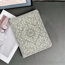 1件復古線條對稱花卉地毯與古書印花平板保護殼，附筆槽，適用於 iPad 10代/Air 13(M3 2025)/Air 11/11(A16 2025)、Pad、MatePad、Pad、Honor Pad、Tab - 彩色 - 查看 3