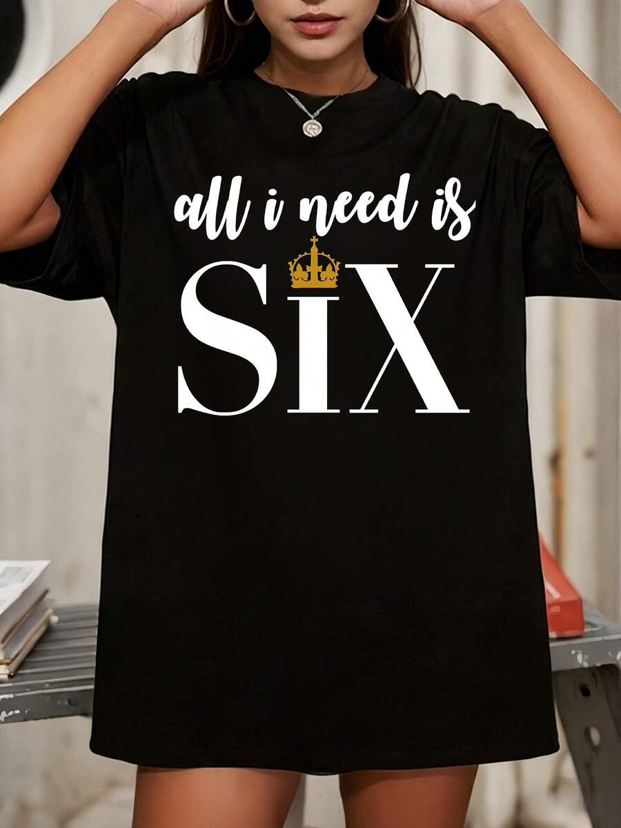 All I Need Is SIX Golden Tiny Crown Cursive Handwritten Font Solid Black Background Soft Casual Six Musical Theatre Fan Graphic Tee - 黑色 - 查看 1