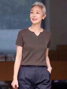女款時尚棕色針織毛衣上衣，缺口領短袖上衣，適合萬聖節、感恩節、聖誕節假期穿搭 - 咖啡棕 - 查看 1