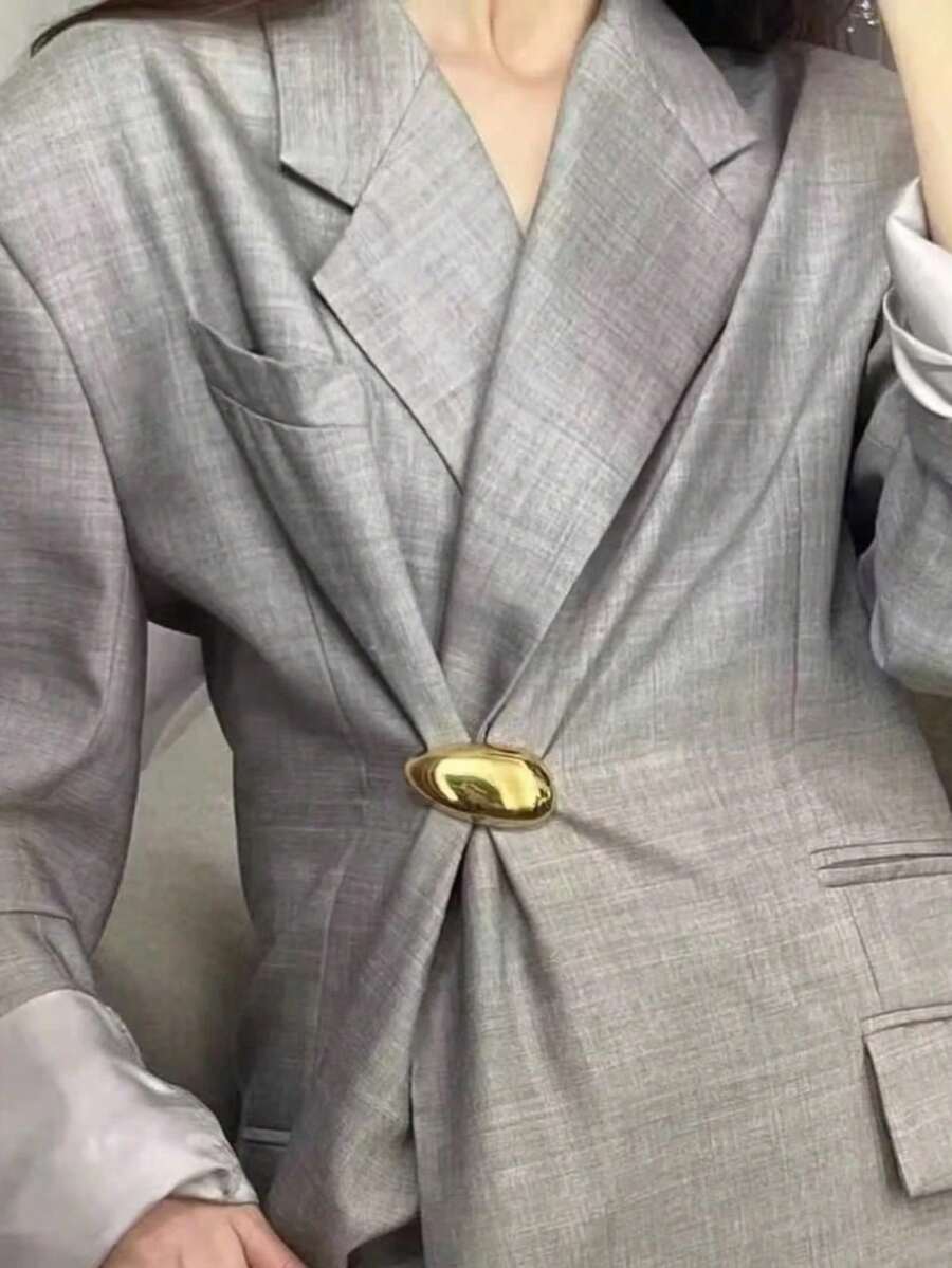 1 pièce Broche grande goutte d'eau géométrique exagérée en métal brillant or ou argent, broche grande élégante minimaliste pour femme, accessoire épingle de mode pour manteau et blazer cintré à la taille