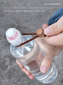 便攜式水瓶掛繩，適合戶外旅行與徒步，採用鋁合金掛鉤與掛繩設計，可輕鬆牢固地掛在礦泉水瓶、水杯或飲料瓶上。戶外戰術攀登扣不鏽鋼掛鉤可調式腕帶防丟鑰匙圈水瓶夾，亦可作為背包鑰匙圈或水瓶夾鑰匙圈使用，解放雙手，攜帶方便。適用於旅行、徒步、露營、學校、通勤及日常使用，實用輕巧 - 彩色 - 查看 3