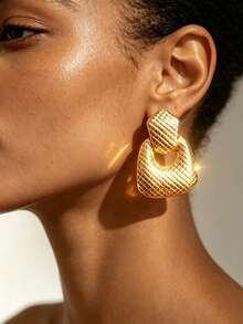 Y2K Vintage Heavy-Duty Niche Aura Stainless Steel Women's Stud Earrings, High-Gloss Gold 3D Embossed Design, Photogenic Accessory To Elevate Your Entire Outfit, Retro Style Back-To-School Outfit Transformation, Luxury Gift Box For New Students, Urban Short-Trip Outing Styling, Suitable For Campus, Street Vintage Dates, Retro Disco Parties, Niche Gift For Best Friends Or Girlfriends Who Love Hong Kong Style Elegant Accessories - Multicolor - View 3