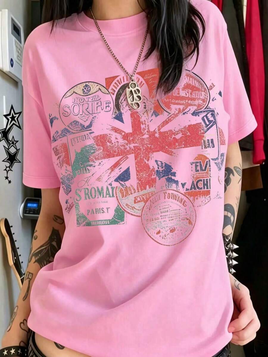 Vintage Union Jack Stamp Collage Oversized Tee, 100% Cotton Breathable, Street Style Casual Wear, Great Gift For Travel & Retro Fashion Lovers - 粉色 - 查看 1