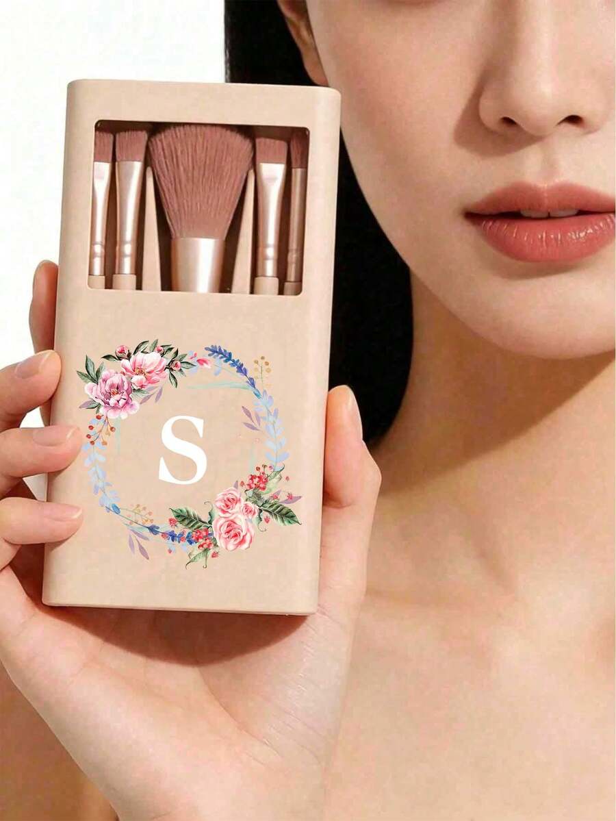 客製化字母印花旅行化妝刷組(含鏡子):5件式便攜式客製化化妝刷,配備柔軟合成刷毛;附緊湊收納盒,涵蓋腮紅刷、眼影刷、遮瑕刷與底妝刷;防漏且輕巧,適合日常化妝、出差、度假與隨身攜帶;女性、化妝愛好者、專業化妝師與新娘的理想禮物選擇,亦適合作為生日或節日禮物 - 彩色 - 查看 1