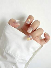 10 piezas de uñas postizas cuadradas con base nude translúcida, flores amarillas y azules pintadas a mano, dijes curvos plateados y pequeños acentos de strass, estilo fresco y elegante, uñas acrílicas press-on hechas a mano reutilizables con pegamento de gel, adhesivo y lima para mujeres - Multicolor - Ver 5