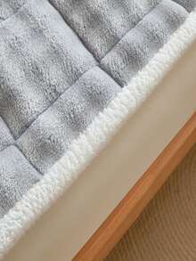 1pc Grey Quilted Mattress Protector, Soft Taffeta Dark Grey Mattress Cover, Minimalist Bedding, 4-Corner Elastic Strap Design, Also Suitable For Spring Mattress Use, Foldable Storage, Easy To Care, All-Season Use - Light Grey - View 6