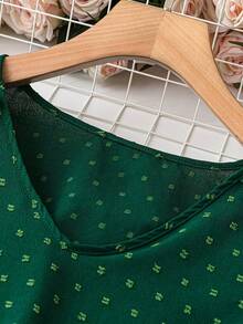 Blus Jacquard Hijau Tua Wanita Leher V Berkerut Lengan Pendek Longgar Pas Ramping Kemeja Komuter Liburan Musim Panas - Dark Green - View 3
