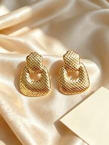 Y2K Vintage Heavy-Duty Niche Aura Stainless Steel Women's Stud Earrings, High-Gloss Gold 3D Embossed Design, Photogenic Accessory To Elevate Your Entire Outfit, Retro Style Back-To-School Outfit Transformation, Luxury Gift Box For New Students, Urban Short-Trip Outing Styling, Suitable For Campus, Street Vintage Dates, Retro Disco Parties, Niche Gift For Best Friends Or Girlfriends Who Love Hong Kong Style Elegant Accessories - Multicolor - View 4