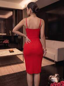 Vestido mini ajustado de tirantes finos rojo para mujer, con cuello en V, cuentas de perlas y strass, fruncido y bajo asimétrico, vestido de noche para discoteca, cóctel y fiesta - Rojo - Ver 2