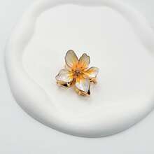 Gradient Enamel 5-Petal Flower Claw Clip, Gold-Plated Tie Dye Petal Hair Claw, Soft Textured Floral Hair Grab, Non-Slip Secure Half-Up Low Bun, Bohemian Style Daily Beach Party Summer Hair Accessory - Iridescent Flower Hair Clip - View 15