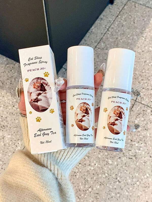 1PC Limited Edition Cat Sleep Fragrance Indoor Spray, 75ml, Sleep Fragrance, Deodorizing Spray, Indoor Freshness Spray, Indoor/Outdoor Aromatherapy Air Purifier, Multi-Layer Fragrance, Long-Lasting Natural Freshness, Achieve Optimal Health State. This Elegant Fragrance Blends Vanilla, Coconut, Floral, Fruit And Citrus Aromas.