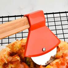 Un coltello per pizza in acciaio inossidabile con manico in legno, un coltello per pizza a forma di ascia, un coltello per pizza da forno, un coltello rotondo per torte, un divisore per alimenti e utensili da cucina. - ascia - Visualizzare 4