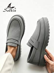 Salkin 男士極簡設計一腳蹬樂福鞋 錢幣鞋款 粗齒厚底鞋底 平價奢華 男士休閒鞋 正品品牌 柔軟純色麂皮鞋面 舒適莫卡辛鞋 學院風學生鞋 厚底增高鞋 日常走路鞋 男士情侶約會出遊 百搭派對宴會度假禮物 適合四季 - 灰色 - 查看 6