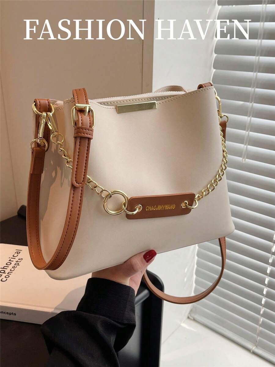 Bolso cubo medio con patrón de letra con diseño de cadena moda