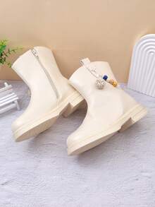 1 Pair Cream White Girls' Wooden Bead & Pom Pom Decor Matte PU Thickened Thermal Lined Non-Slip Thick Sole Round Toe Side Zipper Mid-Calf Fashion Boots, Gentle Mori Style, Suitable For Autumn/Winter School, Vacation, Outings, Birthday Parties, 2026 New Children's Shoes - View 6