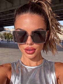 1 Pair Women's And Men's Square Gray Oversized Premium Minimalist Versatile Sunglasses, Suitable For Tropical Beach Vacation, Women's Beach Accessory, All-Match Style, Can Be Paired With Sweaters, Jeans, Sweatpants, Hoodies, Jackets, Dresses And Long Sleeve Shirts - Grey - View 4