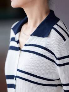 女款時尚條紋針織 Polo 上衣，對比領扣領上衣，適合萬聖節、感恩節、聖誕節節日穿搭 - 白色 - 查看 2