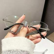 1 Pair Personalized Charming Exquisite Plain Lens Glasses, Men's And Women's Exquisite Personalized Accessory, Suitable For Daily Outings, Exquisite Minimalist Outfit Matching - Transparent Color-changing Gray - View 1