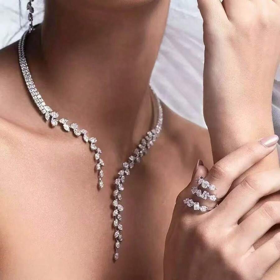 1pc Fashion Sparkling Leaf-Shaped Adjustable Choker Necklace, High-End Party Dress Accessory - Silver - View 1