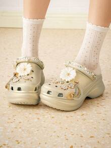 Crocs 女款拖鞋/涼鞋 2026新款 閃亮珠飾裝飾 骨白色 休閒舒適 日常鞋 211519-2Y2 - 骨白色 - 查看 2