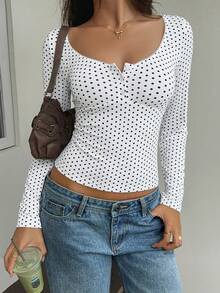 SCARLUX Autumn Y2K White Polka Dot Button Square Neck Slim Fit Long Sleeve Top, Basic T-Shirt, Suitable For Back To School, Business And Casual Wear - White Background With Black Waves - View 8
