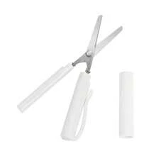 Gunting Mini Portabel Berbentuk Pena dengan Penutup Pelindung Penyimpanan Aman, Bahan Stainless Steel, Desain Pena Kompak Mudah Disimpan, Muat di Kotak Pensil atau Saku Tanpa Memakan Ruang, Untuk Memotong Kertas, Membuka Kemasan, Penggunaan Kantor, Gaya Sederhana dan Segar Multi-Warna, Alat Tulis Perjalanan Praktis - Sepotong Tunggal - View 7