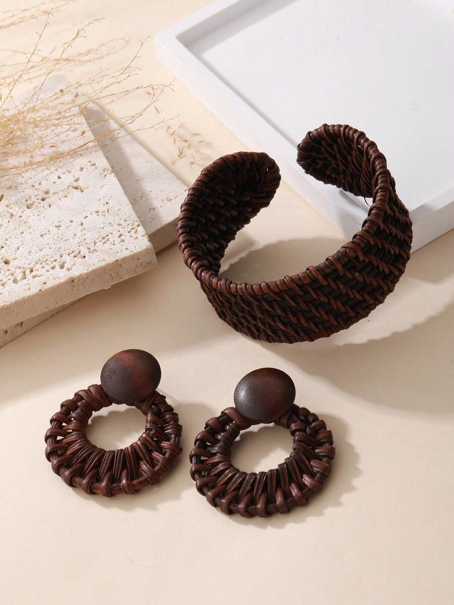 2pcs Deep Brown Vintage Woven Jewelry Set, 1 Pair Natural Wood Hollow Round Hoop Earrings, 1 Wide Woven Open Cuff Bracelet, Maillard Bohemian Vacation Matching Hand & Ear Accessories, Suitable For Beach Vacation, Autumn/Winter Maillard Outfit, Spring/Summer Picnic & Camping, Ancient Town Vintage Travel Photography, Daily Commute & Work