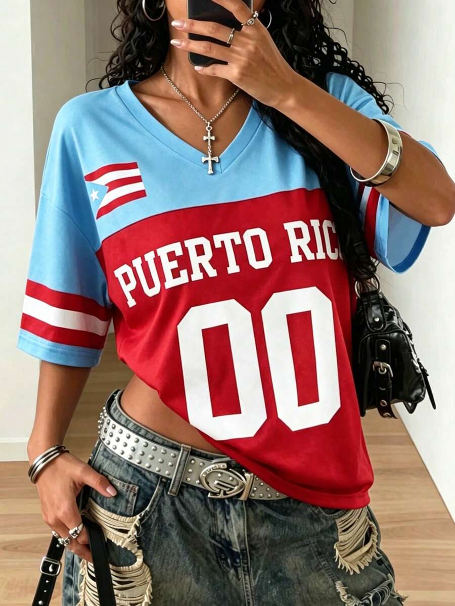 Camiseta deportiva holgada vintage americana de Puerto Rico "00", cuello en V rojo & azul con estampado de bandera, talla grande para mujer, estilo callejero Y2K casual de manga corta para verano - Multicolor - Ver 1