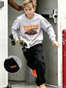 2件組 男童賽車印花圓領運動衫與長褲套裝，秋冬時尚舒適新風格 - 彩色 - 查看 2