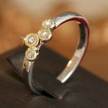 Anillo exquisito de circonita cúbica sintética de doble tono redondo minimalista vintage, accesorio diario para mujeres - dos colores - Ver 5