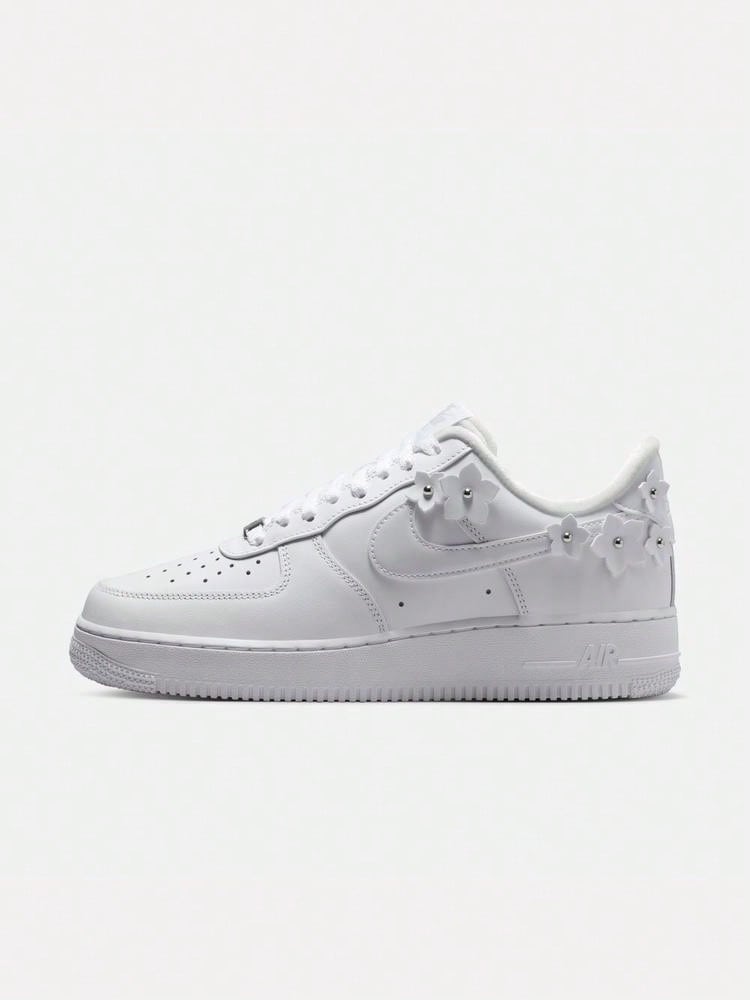 Nike Women's W AIR FORCE 1 '07 Low-Top Casual Sports Shoes IR8637-100 - Silver - View 1