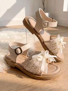 Sandalias de moda con lazo de cinta beige para niñas verano 2026, zapatos elegantes de princesa para niñas de 3-10 años, zapatos planos cómodos y transpirables con punta abierta, zapatos infantiles con cierre de gancho y bucle ajustable fáciles de poner y quitar, zapatos ligeros y versátiles duraderos para estudiantes, adecuados para la escuela, cumpleaños, bodas y uso diario! - Beis - Ver 3