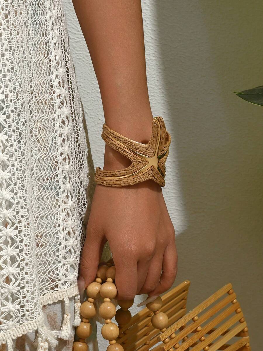 1pc Bohemian Vacation Style Handmade Woven Raffia Khaki Starfish Open Adjustable Bracelet, Suitable For Women's Daily, Vacation, Party Wear (Handmade, Random Weaving Style) - Khaki - View 1