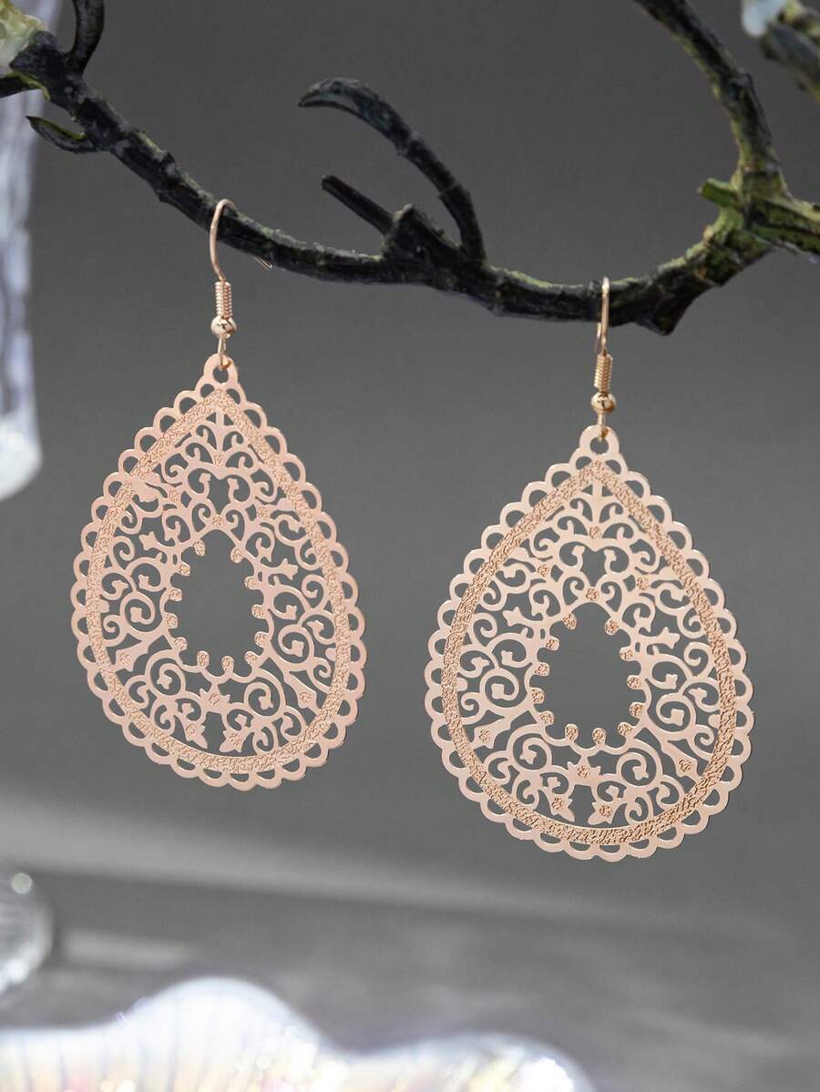 1 Pair Vintage Fashion Geometric Hollow Design Metal Earrings For Women, Suitable For Daily Wear - Gold - E1703 - View 1