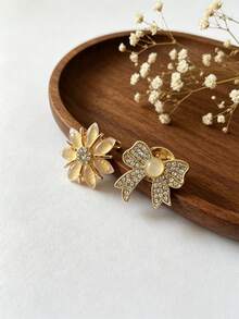 Gentle Bow Cat Eye Flower Pair Brooch, Full Rhinestone Pearl Pin, Delicate Shirt Collar Anti-Exposure Accessory - Multicolor - View 3