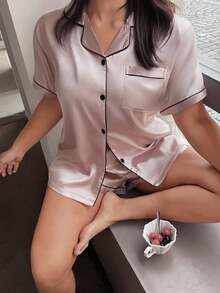 女款優雅純色短款絲綢睡衣套裝－短袖鈕扣領上衣與長褲，柔軟緞面睡衣，可機洗，適合休閒穿著 - 粉色 - 查看 3