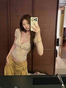 女款V領蕾絲短袖T恤，蝴蝶結設計，修身版型，透視，夏季白色 - 白色 - 查看 6
