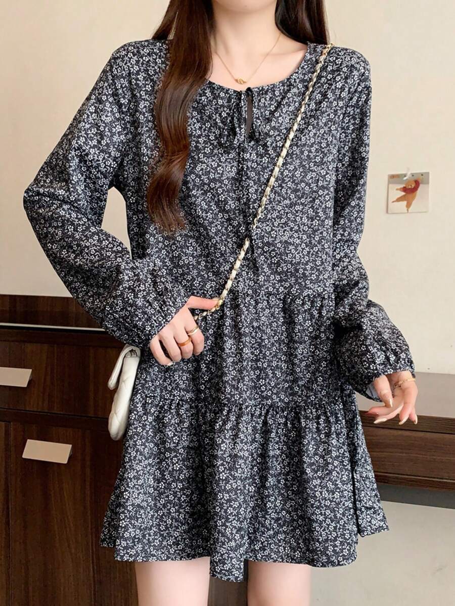 Elegant High-End Petite V-Neck Ditsy Floral Long Sleeve Dress (Random Floral Pattern) Vacation - Black - View 1