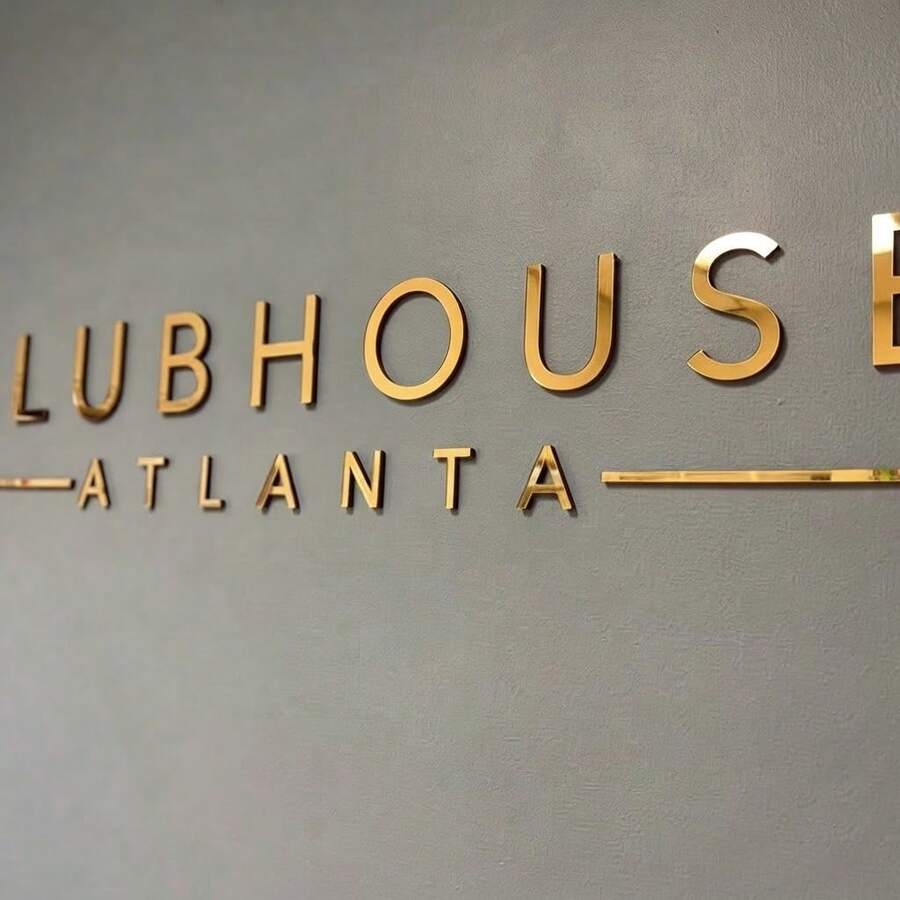 客製化文字 Logo 企業牆面裝飾牌,壓克力鏡面與黑色字母鏤空,雷雕切割企業標誌牌,室內裝飾 - 彩色 - 查看 1