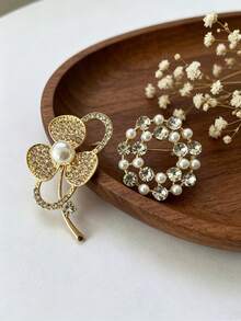 Clover Pearl Full Rhinestone Brooch + Round Pearl Rhinestone Pair Pins, Warm Gold Luxury Shirt Suit Anti-Exposure Small Accessory - Multicolor - View 3
