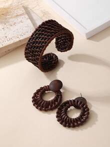 2pcs Deep Brown Vintage Woven Jewelry Set, 1 Pair Natural Wood Hollow Round Hoop Earrings, 1 Wide Woven Open Cuff Bracelet, Maillard Bohemian Vacation Matching Hand & Ear Accessories, Suitable For Beach Vacation, Autumn/Winter Maillard Outfit, Spring/Summer Picnic & Camping, Ancient Town Vintage Travel Photography, Daily Commute & Work - Coffee Brown - View 4